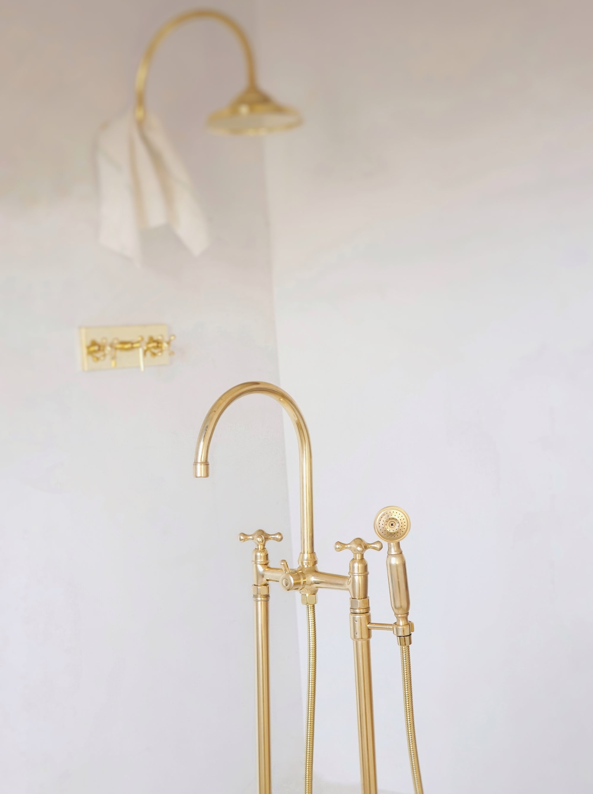 Unlacquered Brass Floor Mounted Bath Tube Filler