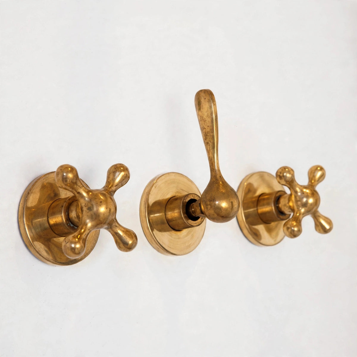 Unlacquered brass Santorini shower set detail