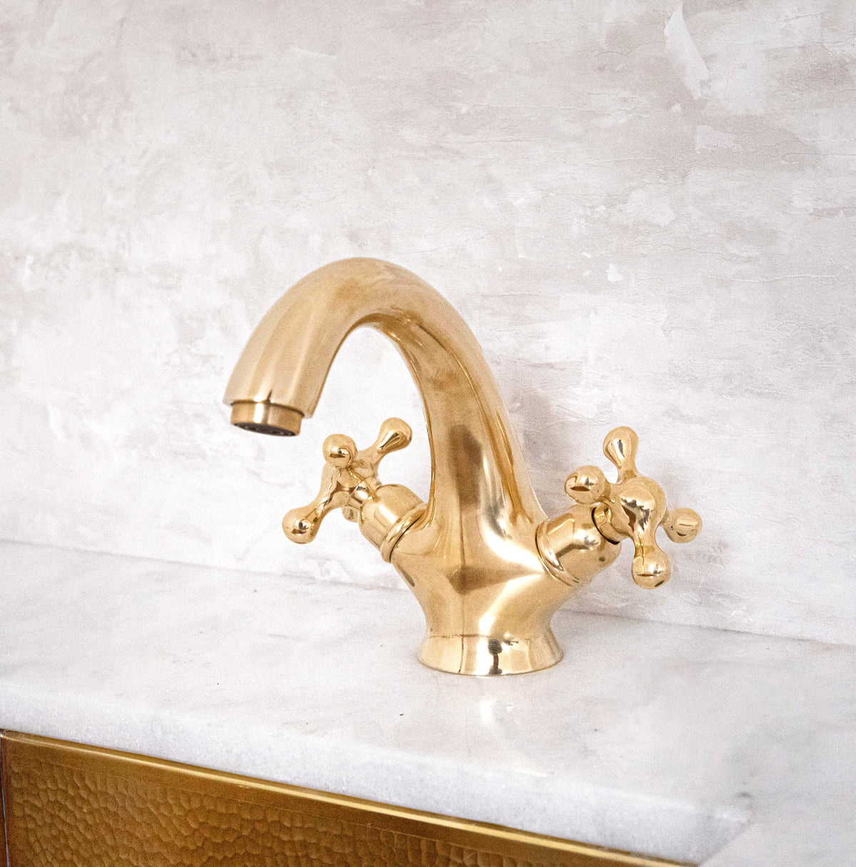 Naples bath vanity faucet in brass