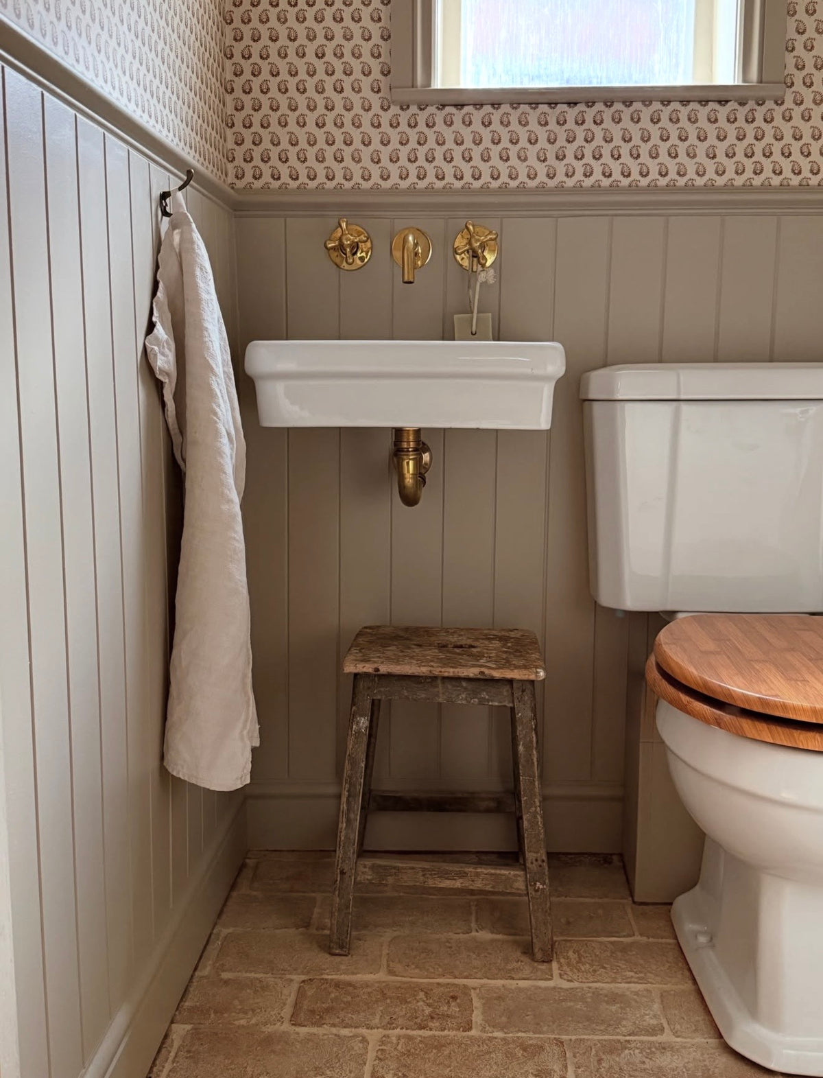 Solid brass wall mounted bathroom faucet for powder rooms