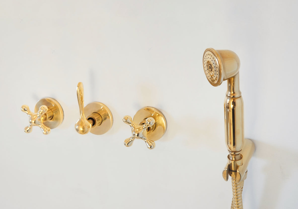 Wall-mounted brass shower with high pressure curved arm