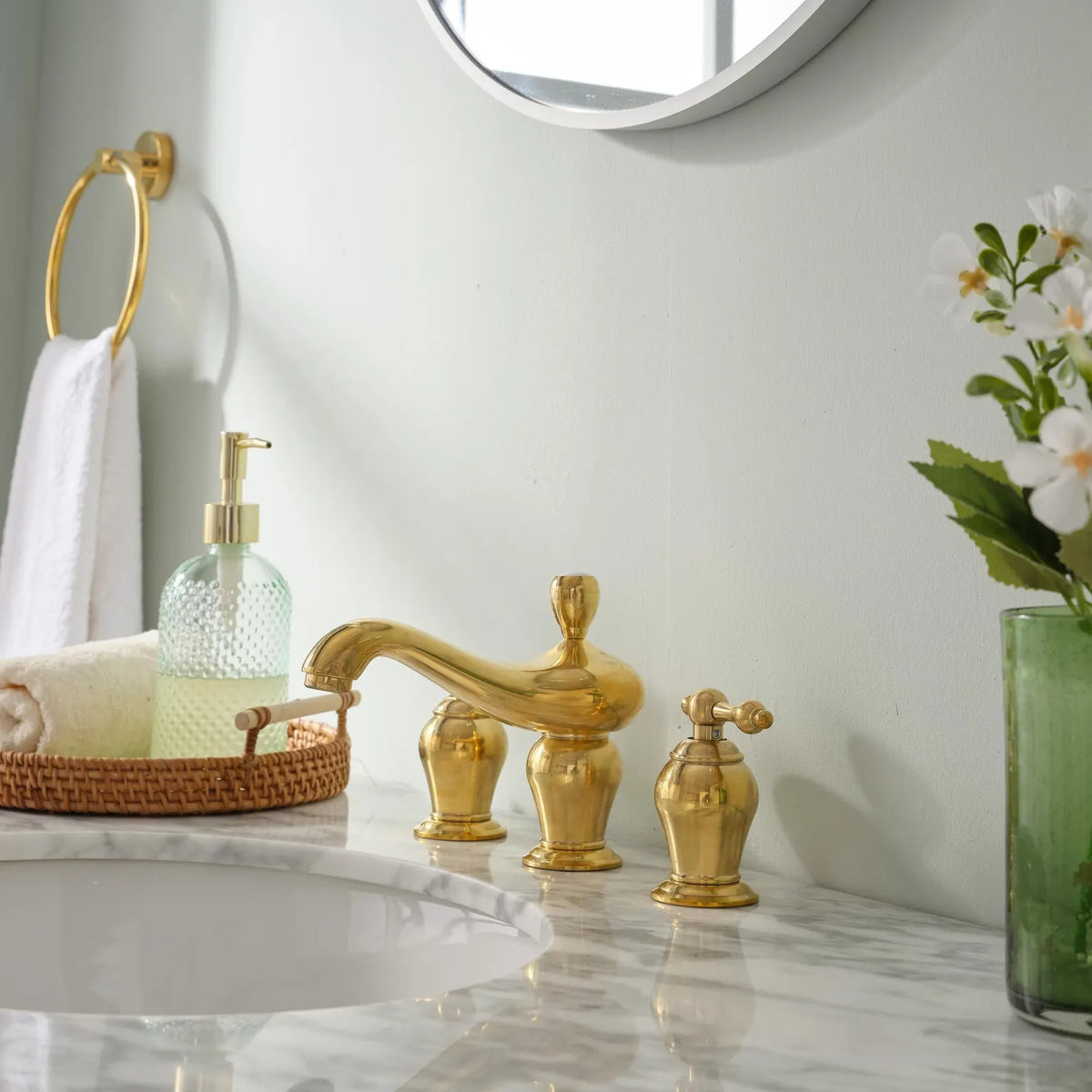 Vienna widespread faucet with optional overflow or non-overflow drain