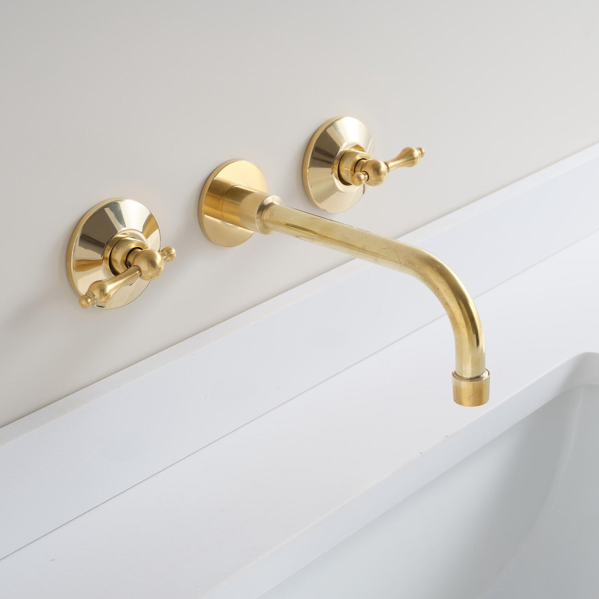 Handcrafted BRS1 brass wall mounted bath faucet